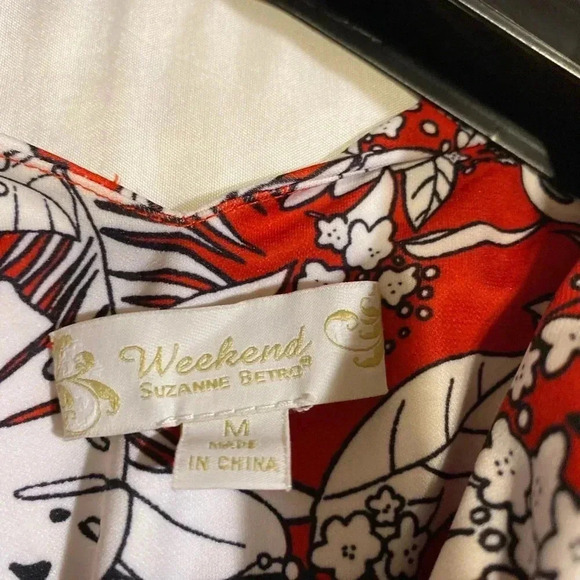 Weekend by Suzanne Betro Awesome Cross Front Top, Size M, Color Red White Black - Picture 7 of 7